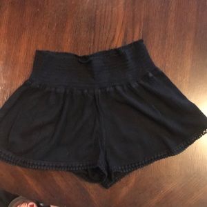 Black shorts w trim and elastic waist